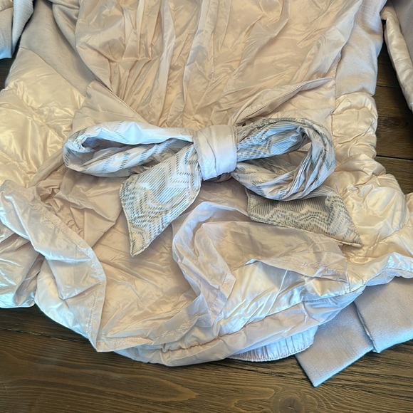 Lululemon Pedal Power Blazer
Neutral Blush - Picture 11 of 14